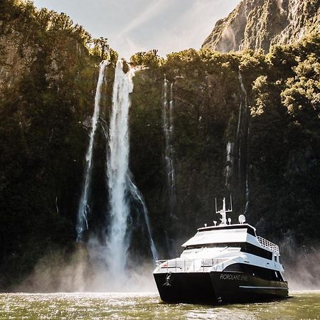 Milford Sound Overnight Cruise - Fiordland Discovery Bagian luar foto