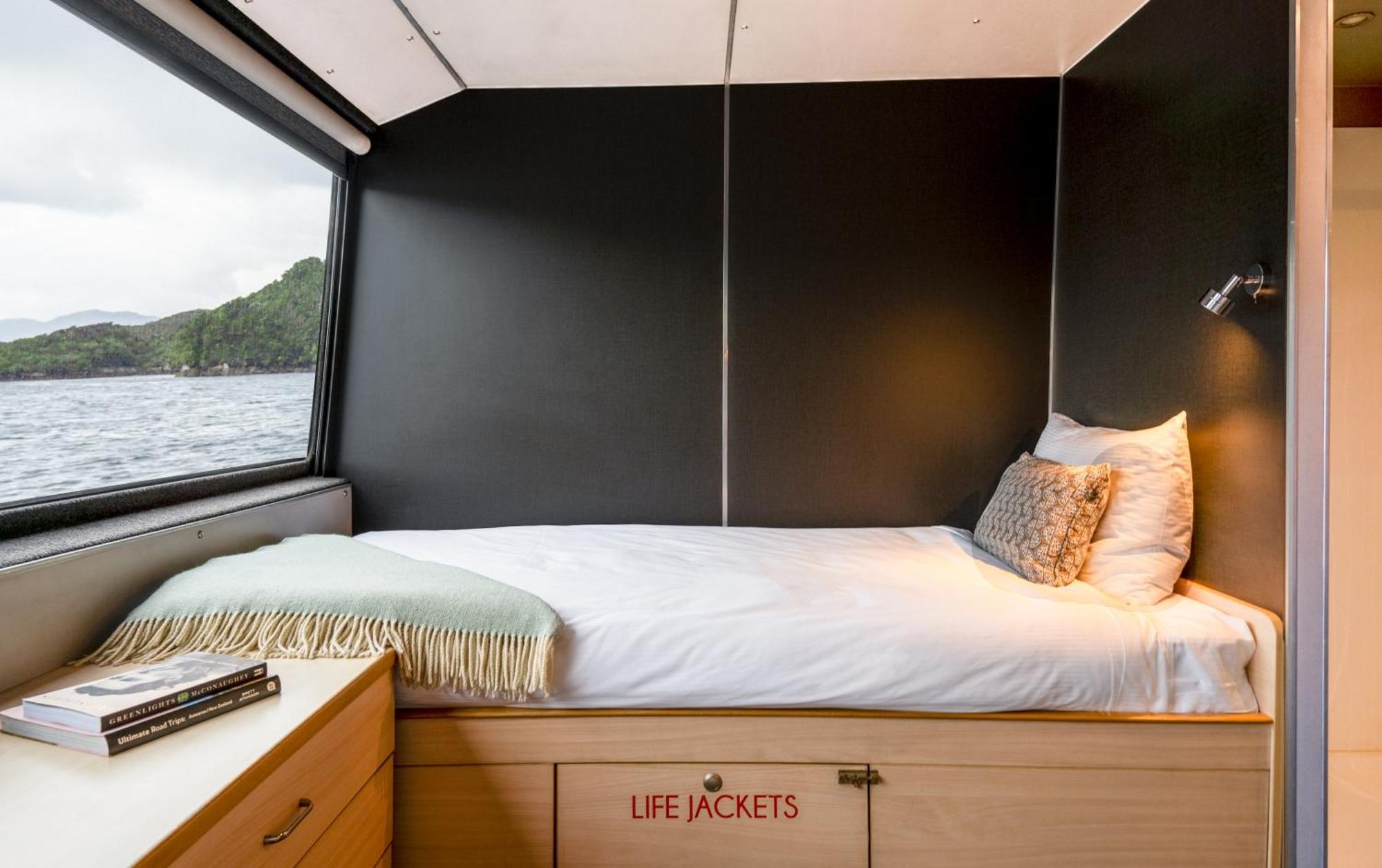 Milford Sound Overnight Cruise - Fiordland Discovery Bagian luar foto