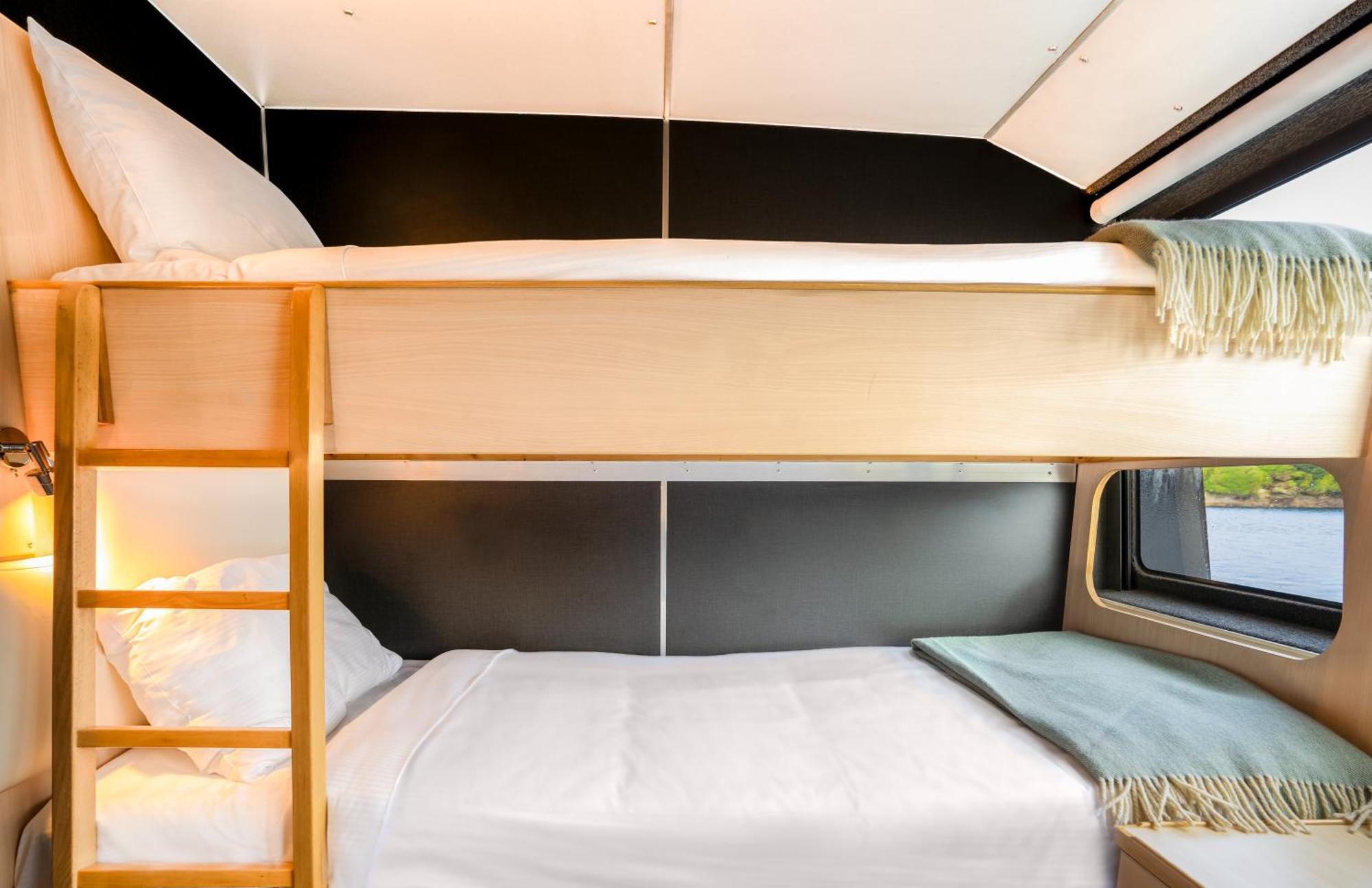 Milford Sound Overnight Cruise - Fiordland Discovery Bagian luar foto