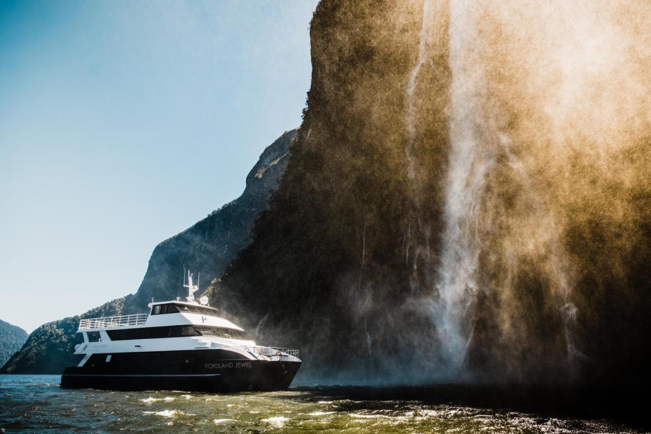 Milford Sound Overnight Cruise - Fiordland Discovery Bagian luar foto