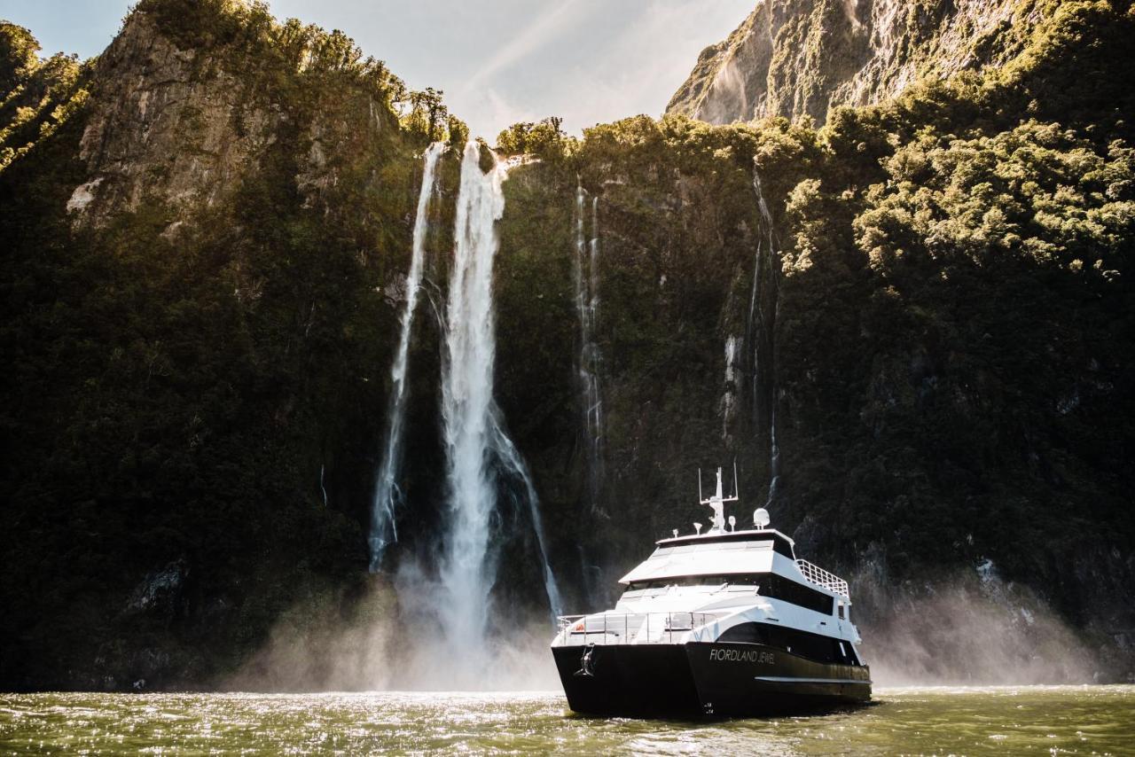 Milford Sound Overnight Cruise - Fiordland Discovery Bagian luar foto