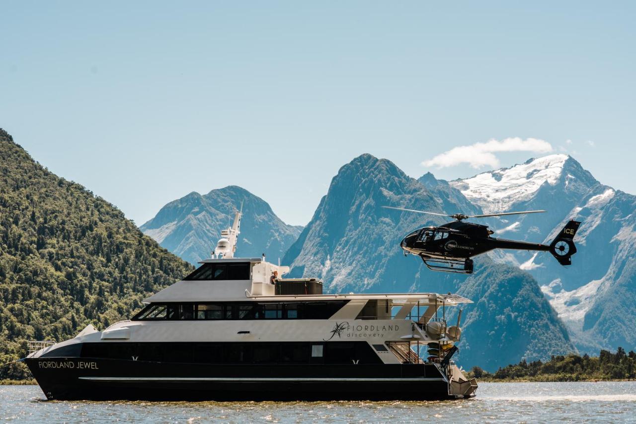 Milford Sound Overnight Cruise - Fiordland Discovery Bagian luar foto
