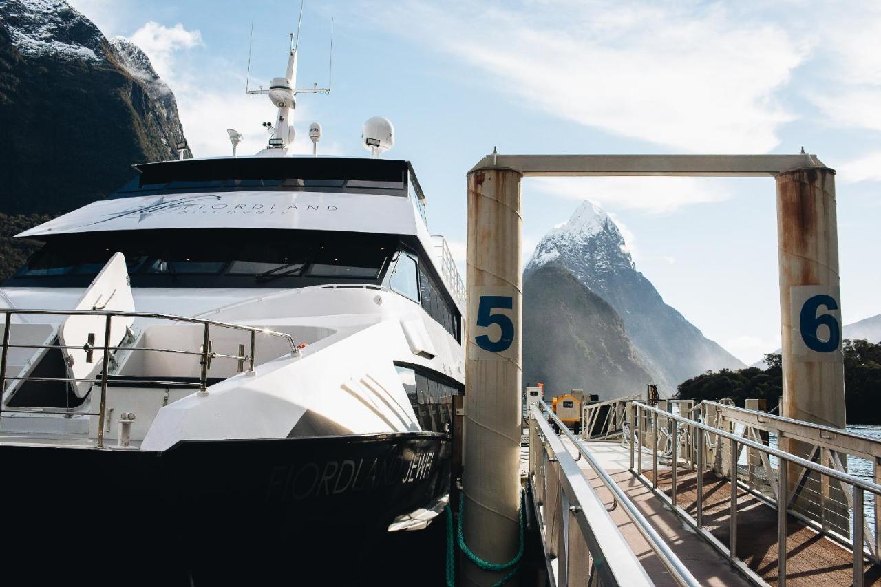 Milford Sound Overnight Cruise - Fiordland Discovery Bagian luar foto