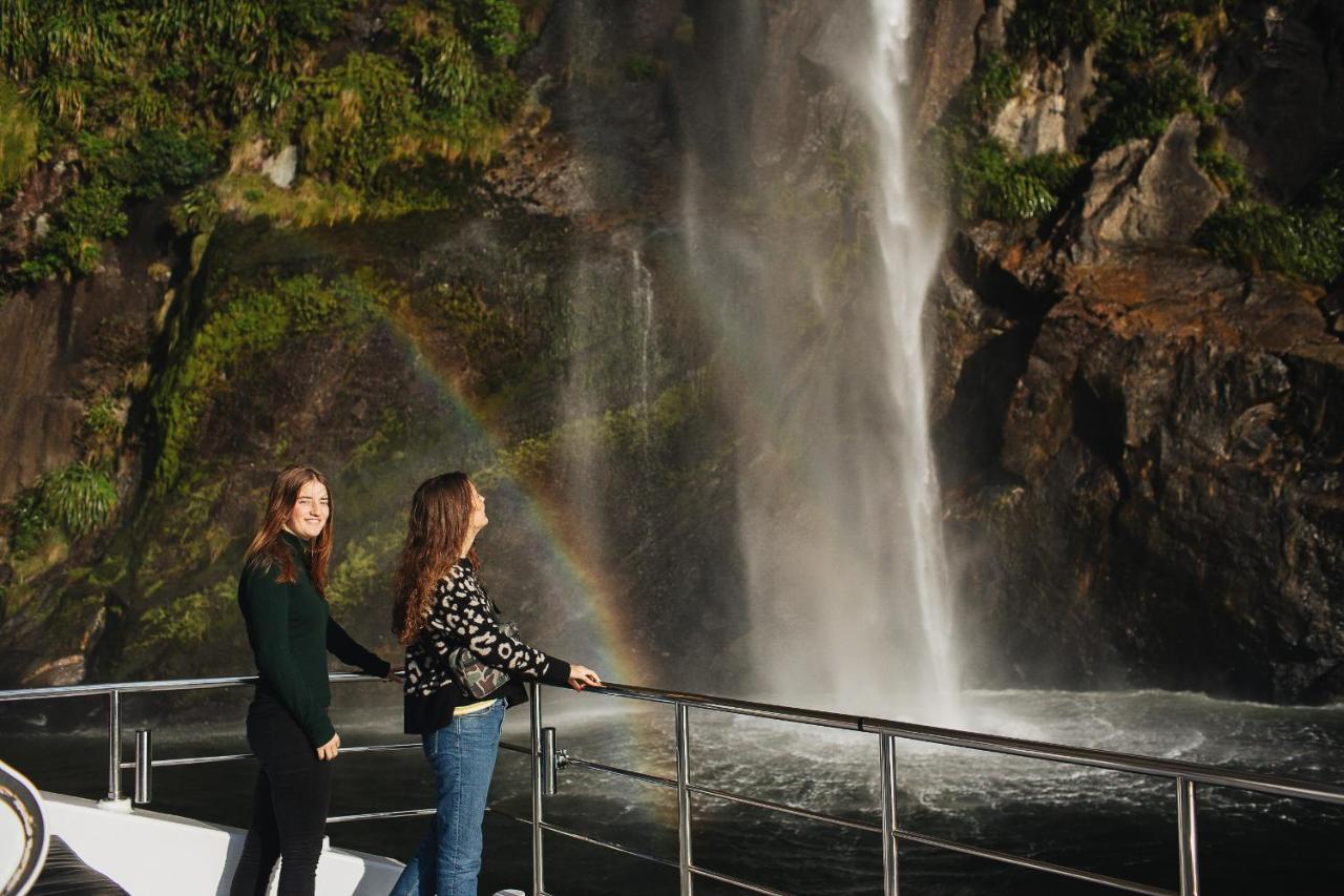 Milford Sound Overnight Cruise - Fiordland Discovery Bagian luar foto