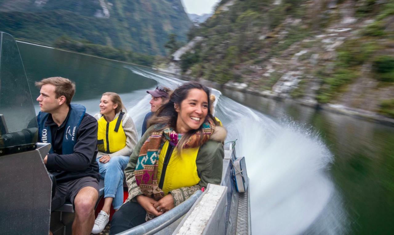 Milford Sound Overnight Cruise - Fiordland Discovery Bagian luar foto