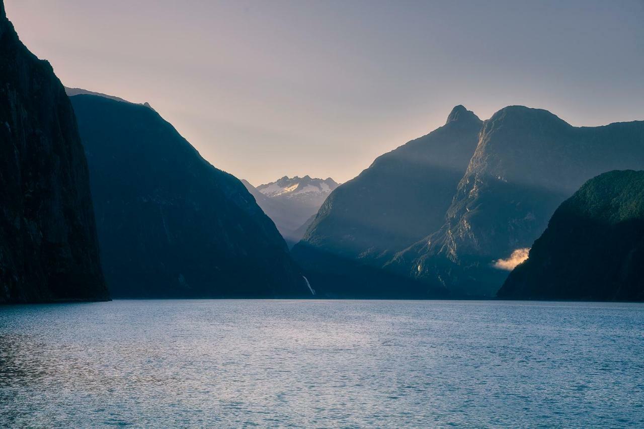 Milford Sound Overnight Cruise - Fiordland Discovery Bagian luar foto